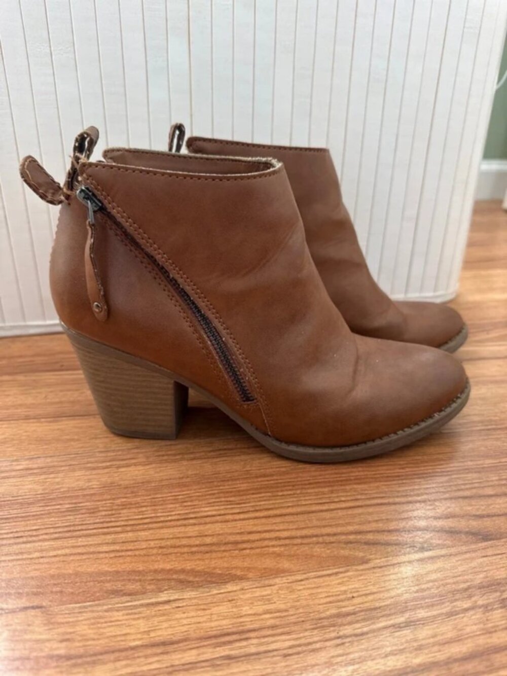Brown boot size 8.5 ladies